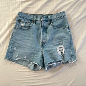 [SOLD] Levi’s Ribcage Shorts